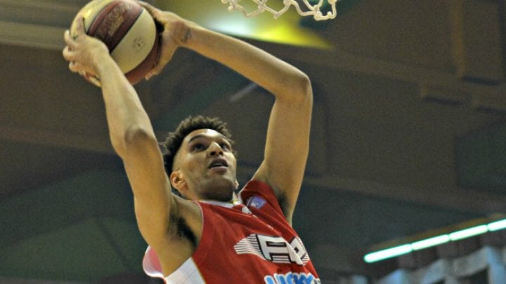 El Estrella Roja ficha al ala-pívot Jonah Bolden