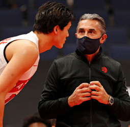 Sergio Scariolo se estrena como entrenador jefe en la NBA con victoria