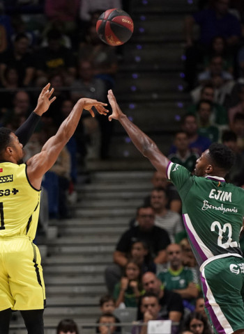 Victoria de oficio del Movistar Estudiantes en Málaga (62-67)