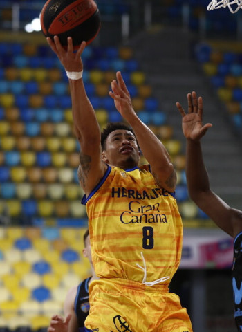 AJ Slaughter, Jugador de la Jornada 25