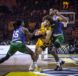 Unicaja revienta la fiesta del AEK (65-71)