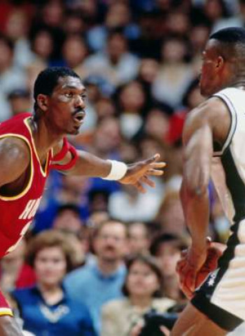 Se cumplen 45 años del primer cuádruple-doble en la NBA, ¿quiénes lo lograron y qué jugadores activos estuvieron cerca?