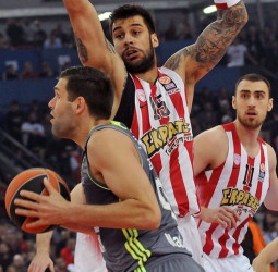 El Real Madrid cae ante el empuje de Olympiacos (99-84)