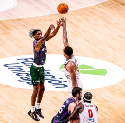 El Unicaja golpea primero en los cuartos de final de la BCL (105-68)