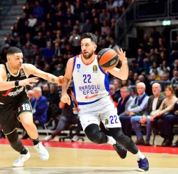 El Efes frena al Virtus y logra su tercera victoria consecutiva (80-85)