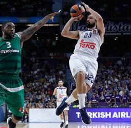 Un espectacular Llull lleva al Real Madrid a la victoria (87-84)