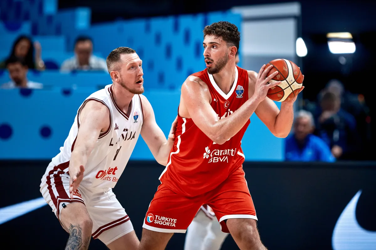 Sengun lidera la tormenta turca que apagó a Letonia, 93-73