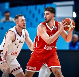 Sengun lidera la tormenta turca que apagó a Letonia, 93-73