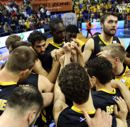 Ponitka sigue avivando el sueño de los Play Off (73-69)