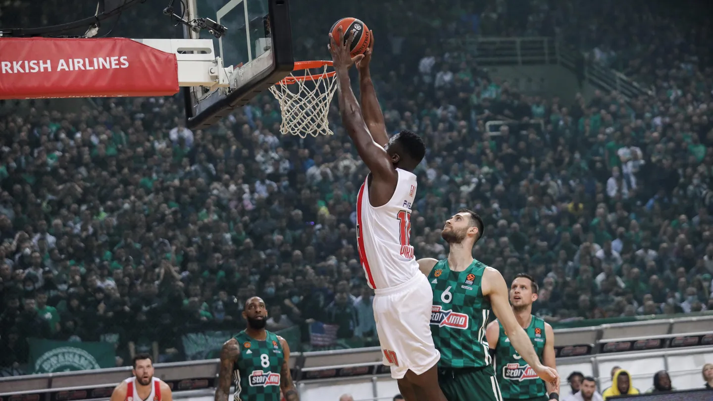 El Olympiacos aplasta al Panathinaikos, 71-95