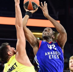 Darussafaka y Efes ganan en los cuartos de final de la copa turca