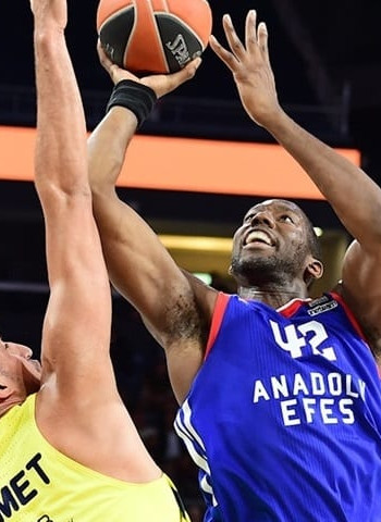 Darussafaka y Efes ganan en los cuartos de final de la copa turca
