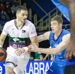 El efecto Ibon Navarro ya vale una victoria (53-74)