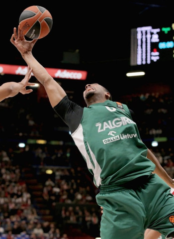 El Armani Milán supera al Zalgiris tras su mejor final de partido (80-70)