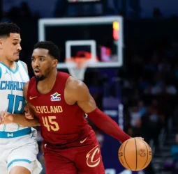 Los Cavaliers ganan por uno y mantienen su notable racha, 118-117