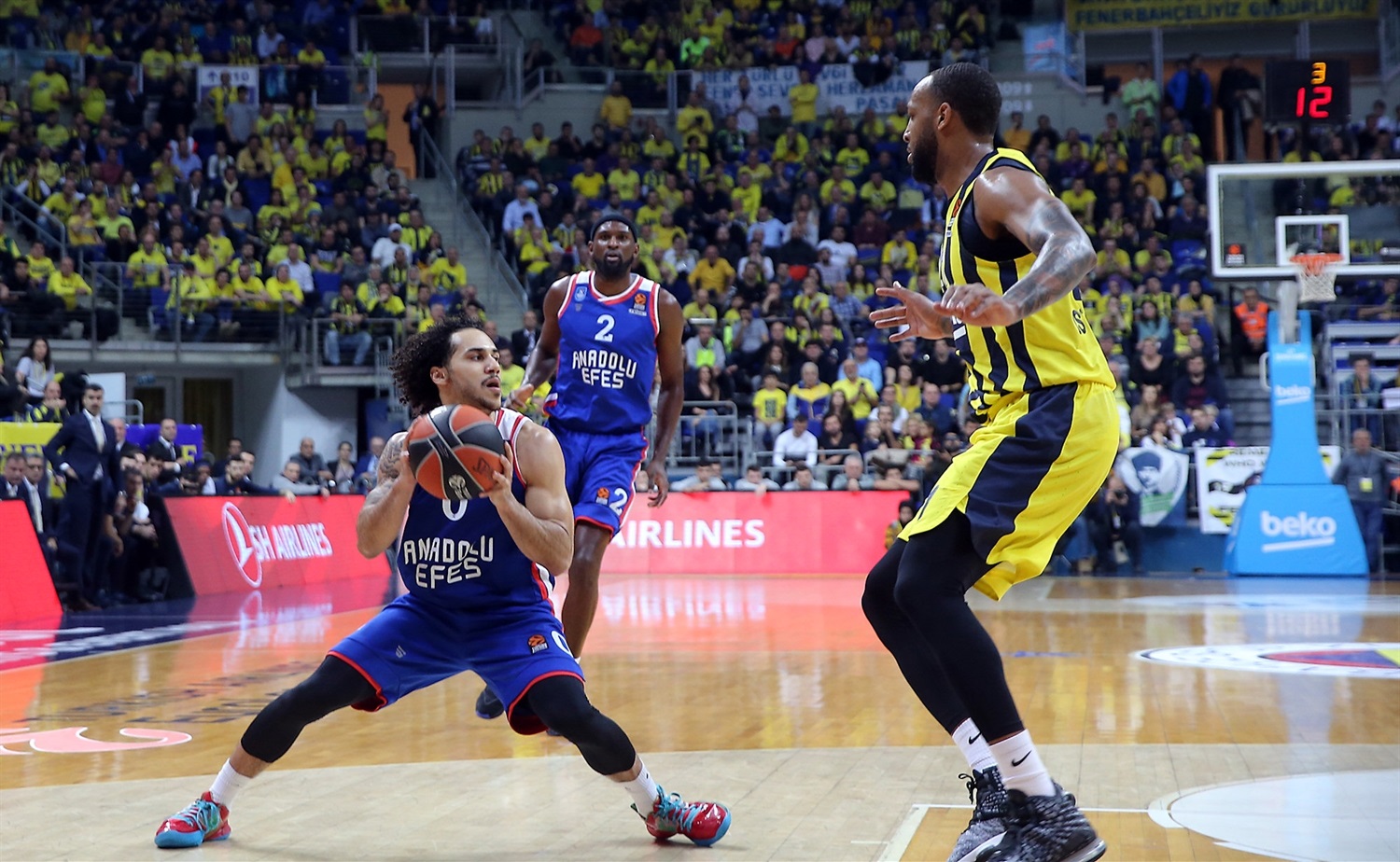 El Anadolu Efes confirma su gran estado de forma ganando al Fenerbahce (73-81)