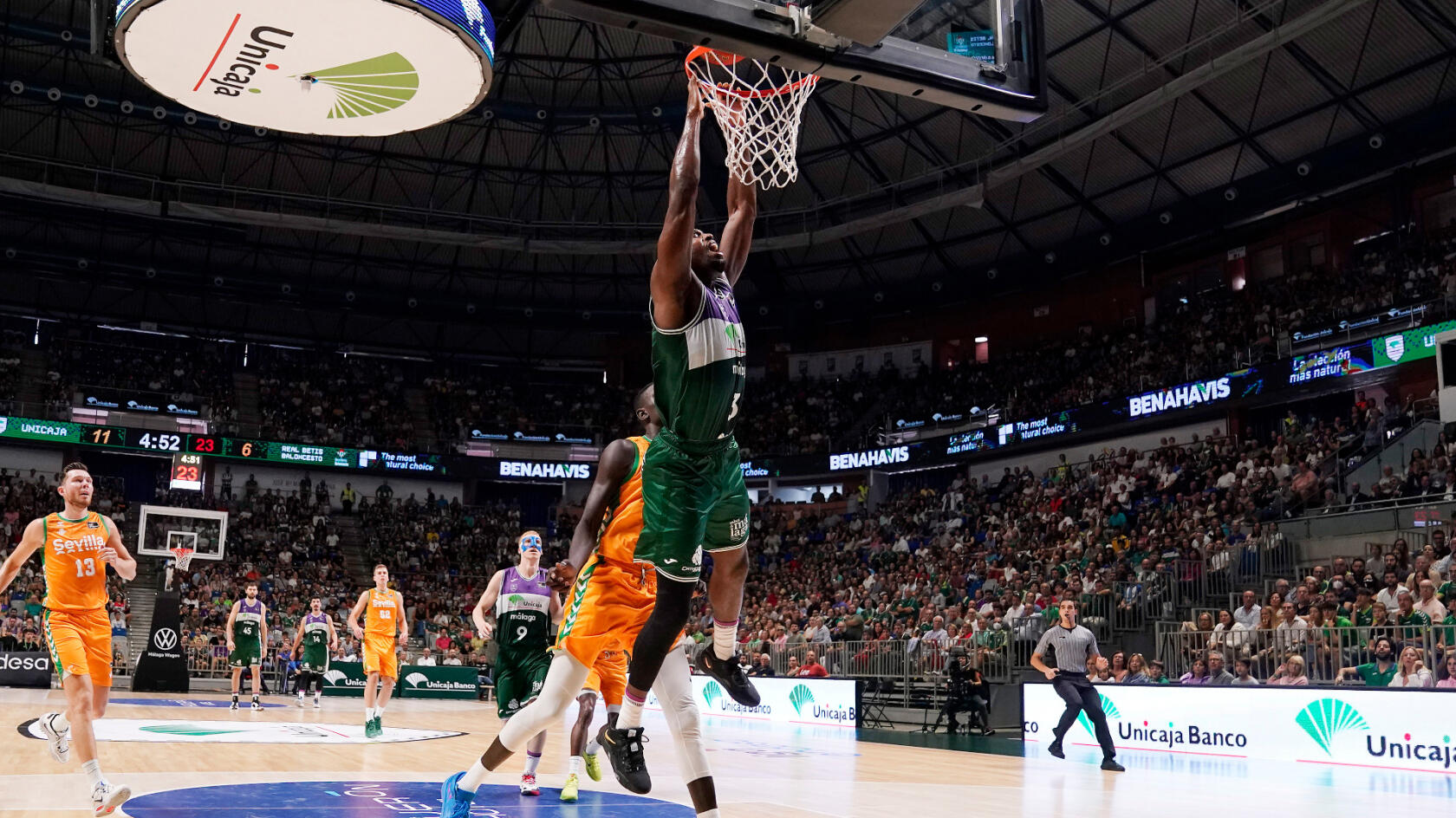 Fiesta del Unicaja en el derbi andaluz (106-60)