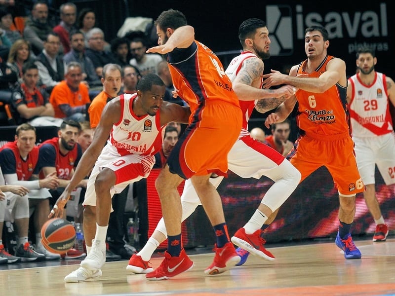 Pedro Martínez se lleva la victoria en la vuelta a la cancha que le hizo campeón de liga (71-81)