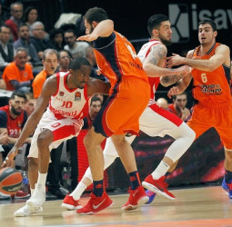Pedro Martínez se lleva la victoria en la vuelta a la cancha que le hizo campeón de liga (71-81)