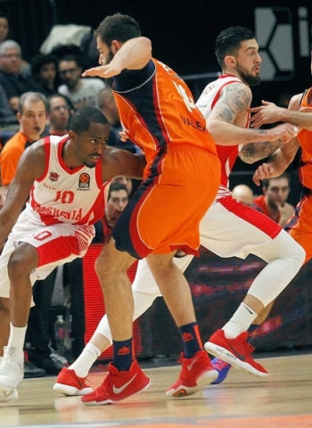 Pedro Martínez se lleva la victoria en la vuelta a la cancha que le hizo campeón de liga (71-81)