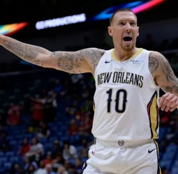 Daniel Theis recala en los Oklahoma City Thunder