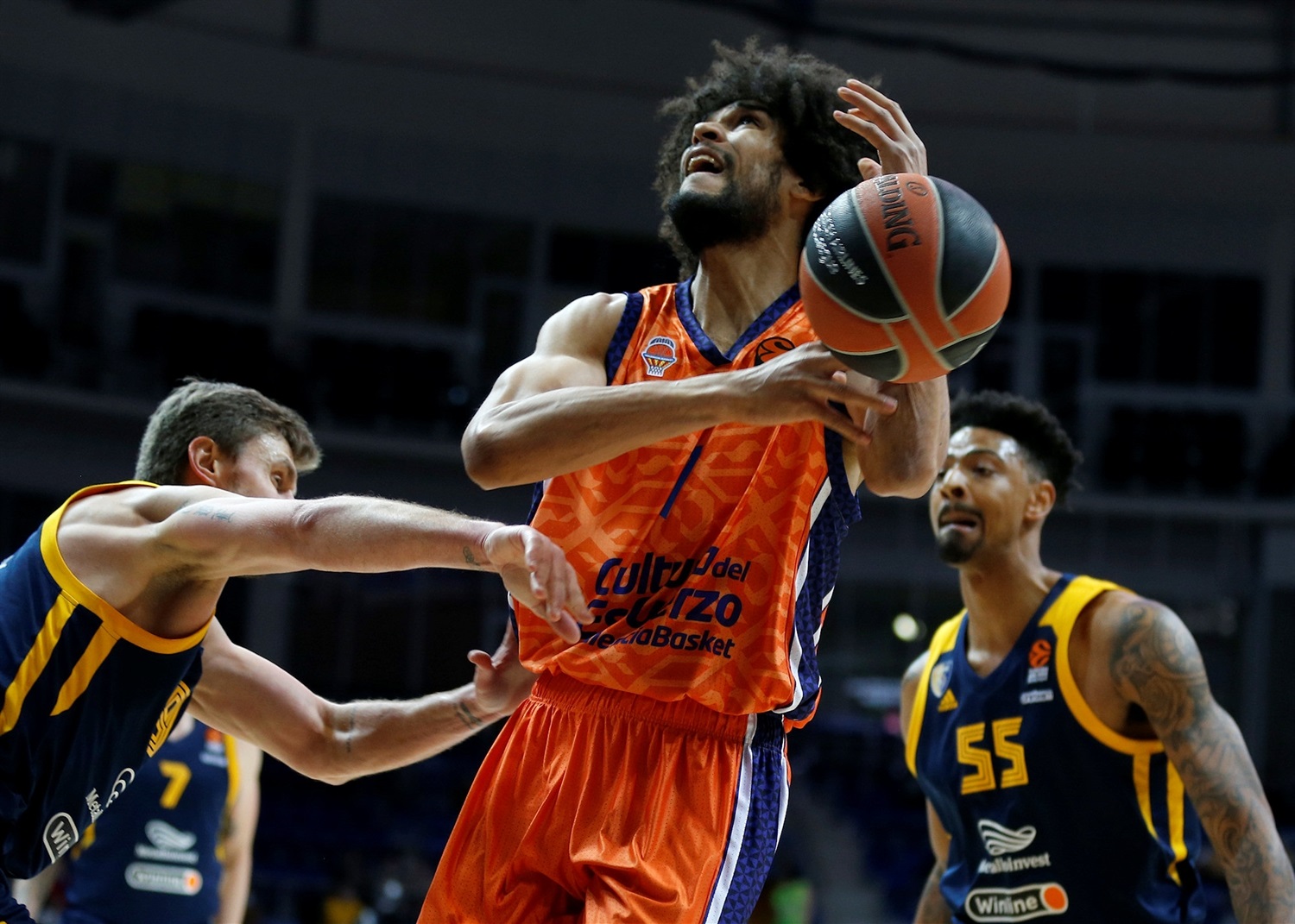 Victoria del Valencia Basket en Moscú para seguir peleando por el Top8 (68-77)