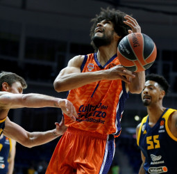 Victoria del Valencia Basket en Moscú para seguir peleando por el Top8 (68-77)