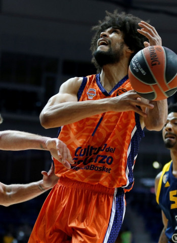 Victoria del Valencia Basket en Moscú para seguir peleando por el Top8 (68-77)