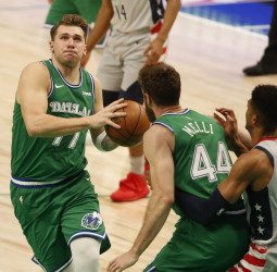 Luka Doncic logra un triple-doble histórico