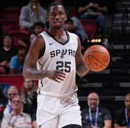 David Jones-Garcia rechaza a Olympiacos y seguirá en los Spurs