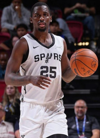 David Jones-Garcia rechaza a Olympiacos y seguirá en los Spurs