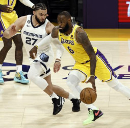 LeBron da un golpe a la serie (117-111) [1-3]