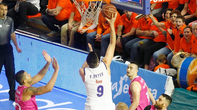 Llull y Reyes lideran al Real Madrid en Fuenlabrada (99-101)