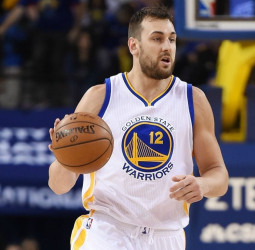 Ante el lesión de Cousins, Bogut podría debutar como titular en los Warriors