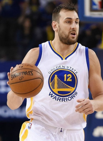Ante el lesión de Cousins, Bogut podría debutar como titular en los Warriors