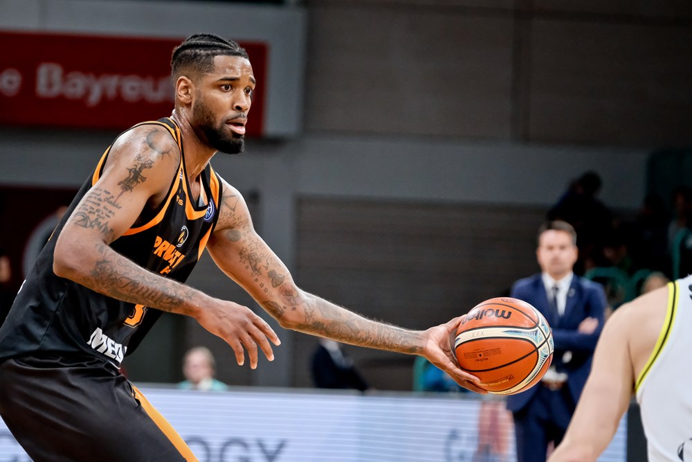 Octavius ​​Ellis refuerza el juego interior del Olympiacos