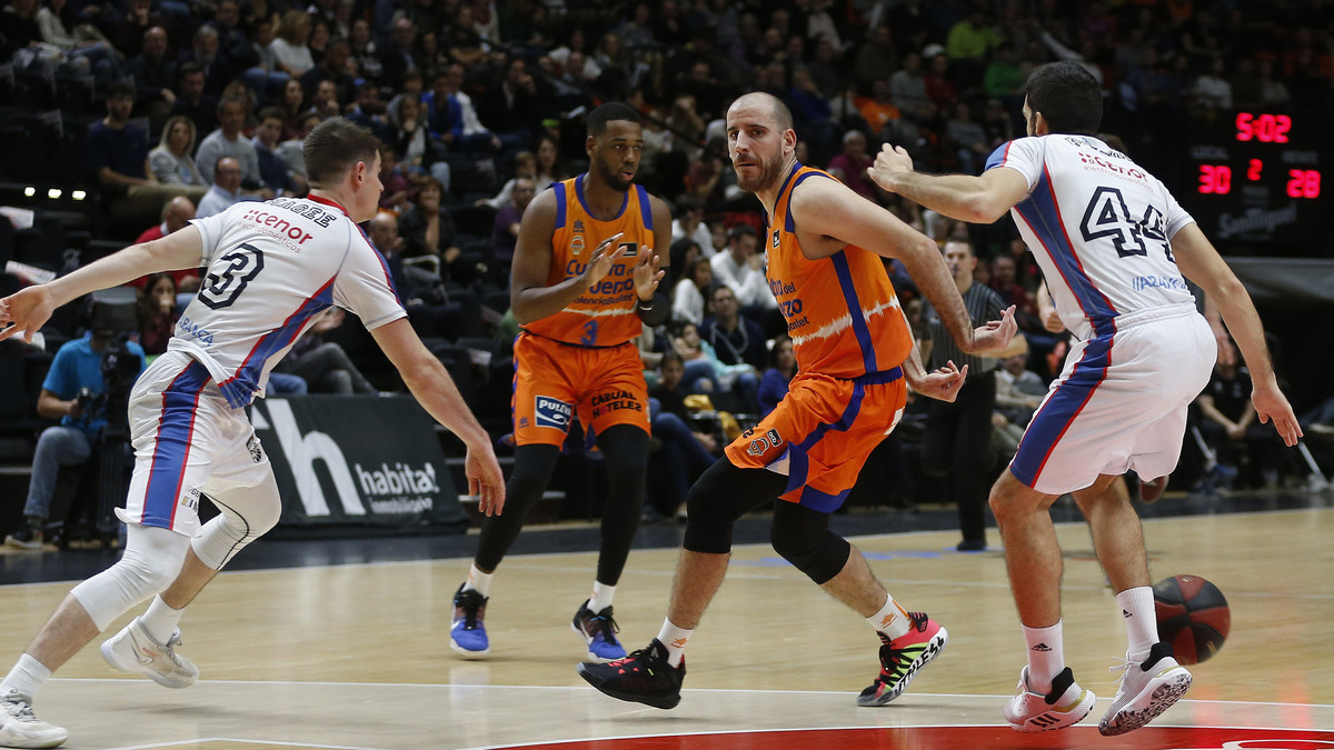 El Valencia Basket supera a un tenaz Monbus Obradoiro (86-76)