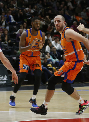 El Valencia Basket supera a un tenaz Monbus Obradoiro (86-76)