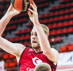 Tryggvi Hlinason extiende su contrato con Casademont Zaragoza