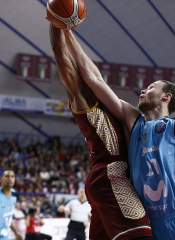 Ley de Murphy en Venecia: eliminados de la Champions (92-91)