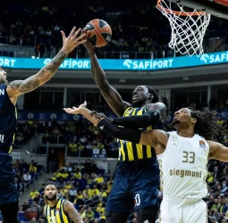 Motley lidera la victoria del Fenerbahce ante el Bayern, 79-71