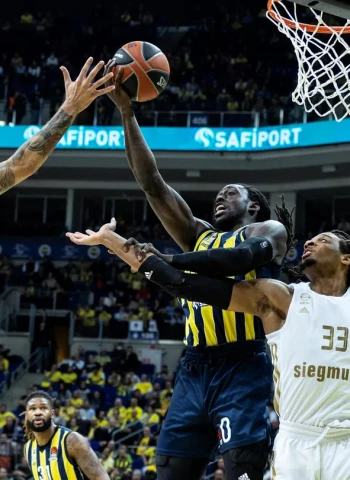 Motley lidera la victoria del Fenerbahce ante el Bayern, 79-71
