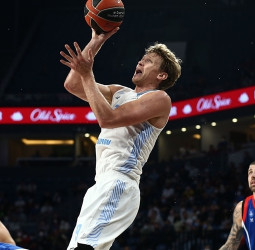 El Brescia negocia con Mindaugas Kuzminskas
