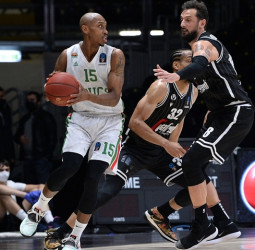 UNICS gana en Bolonia y completa la eliminación de la Virtus (100-107)
