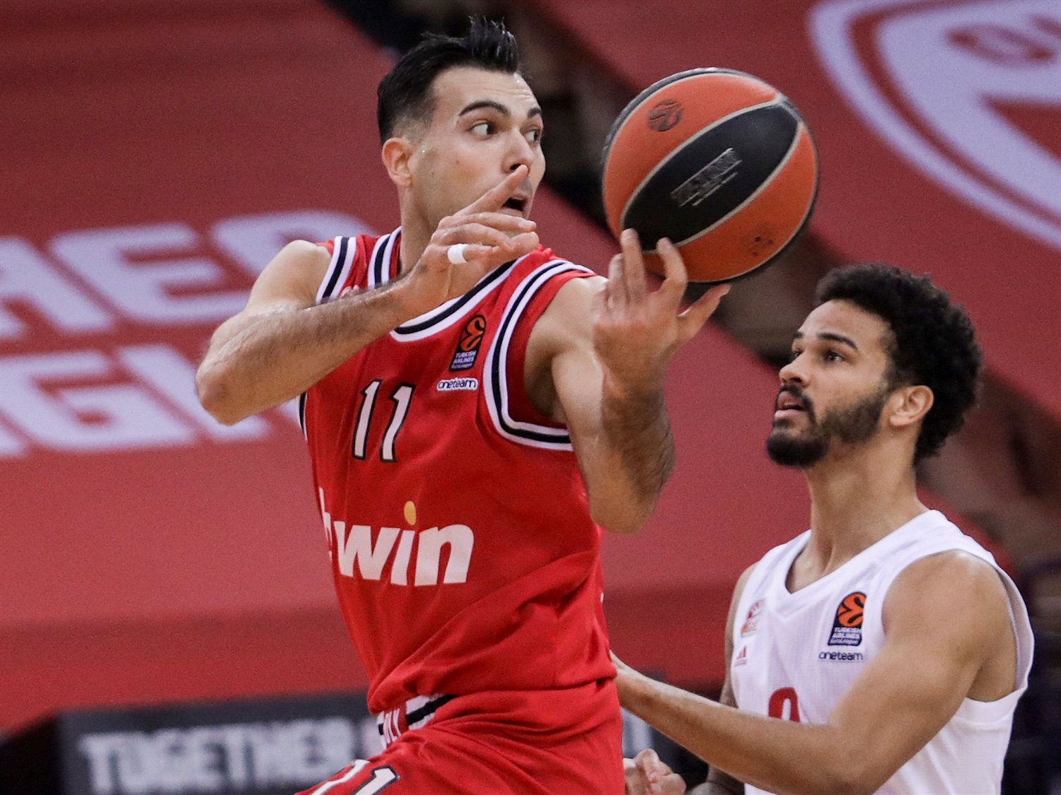 El Olympiacos se lleva un disputado encuentro ante el Bayern Munich (84-82)