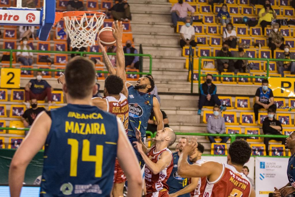 Un triple ganador de Kapelan mete a su Real Murcia en Playoffs y condena al COB a la LEB Plata