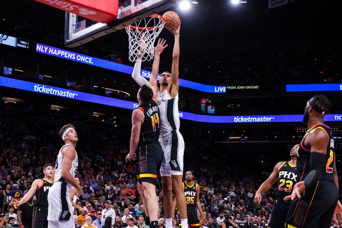 Un mate de Keldon Johnson culmina la remontada de los Spurs, 115-114