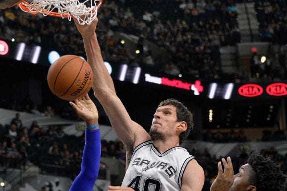 Marjanovic renovará con los San Antonio Spurs