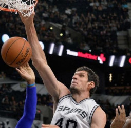 Marjanovic renovará con los San Antonio Spurs