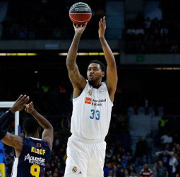 Dos triples de Thompkins dan la victoria ante el UCAM Murcia (87-85)